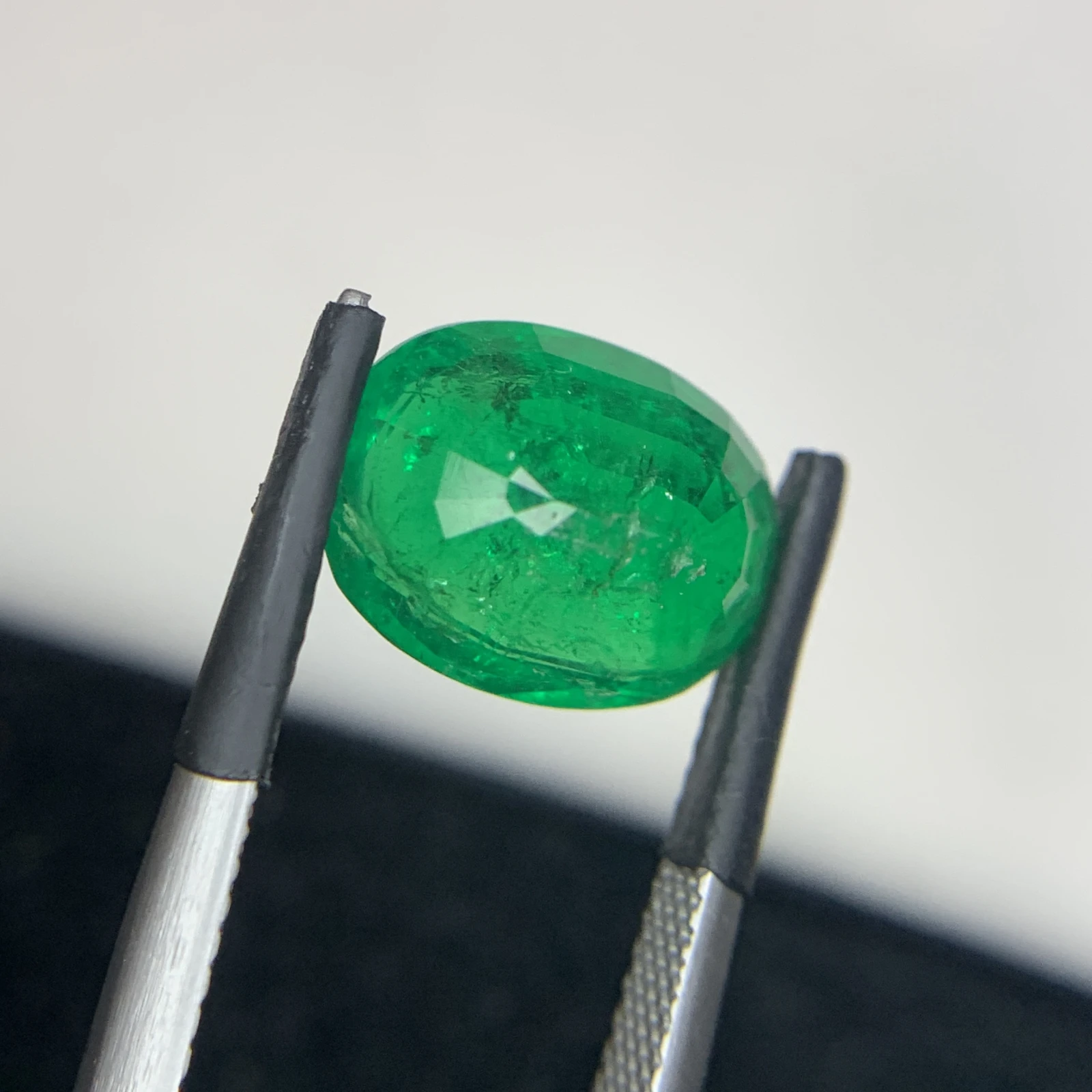 Natural 4.70 Carat Vivid Green Emerald Zambia Faceted Loose Gemstone — view 8